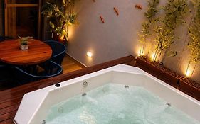 Flat Premium Cabo Branco com Jacuzzi Privativa com Área Externa Exclusiva - IN JAMPA FLATS