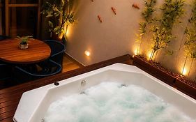 Flat Premium Cabo Branco com Jacuzzi Privativa com Área Externa Exclusiva - IN JAMPA FLATS